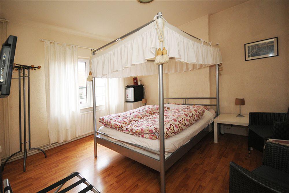 Pension Auberge De Dael Valkenburg aan de Geul ภายนอก รูปภาพ