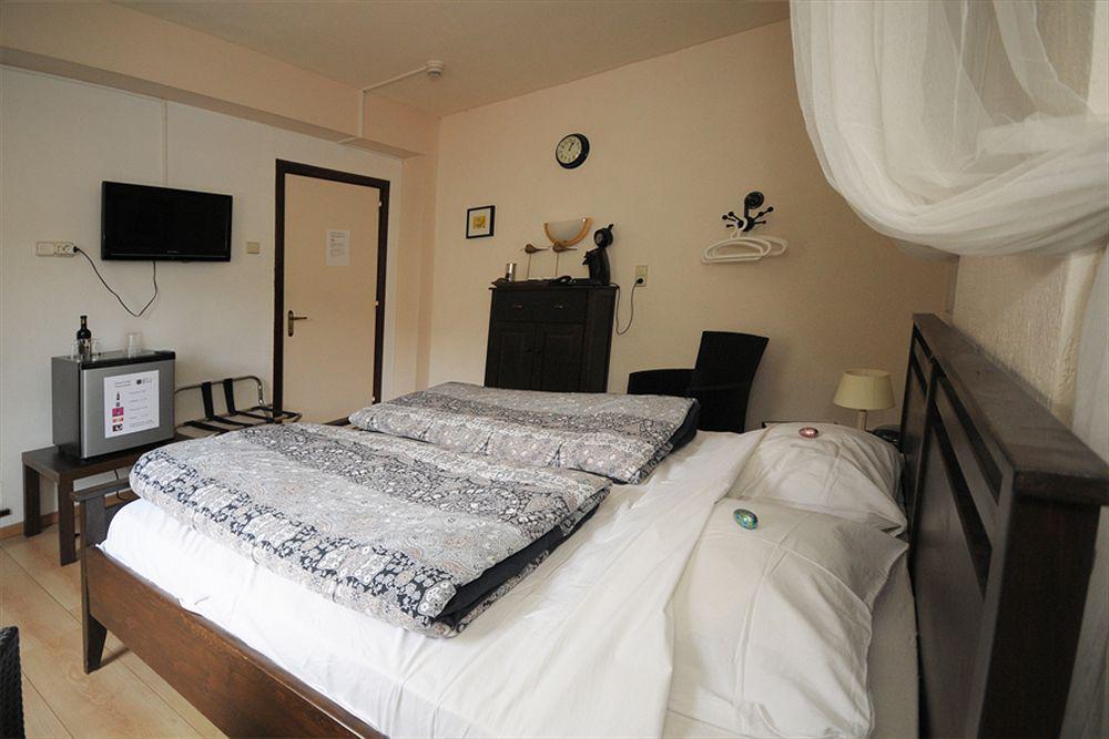 Pension Auberge De Dael Valkenburg aan de Geul ภายนอก รูปภาพ